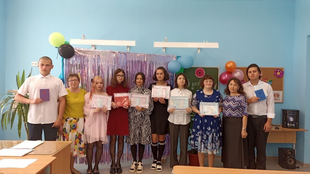 Торжественное вручение аттестатов &amp;quot;Нет, не забудет никто никогда&amp;quot;.