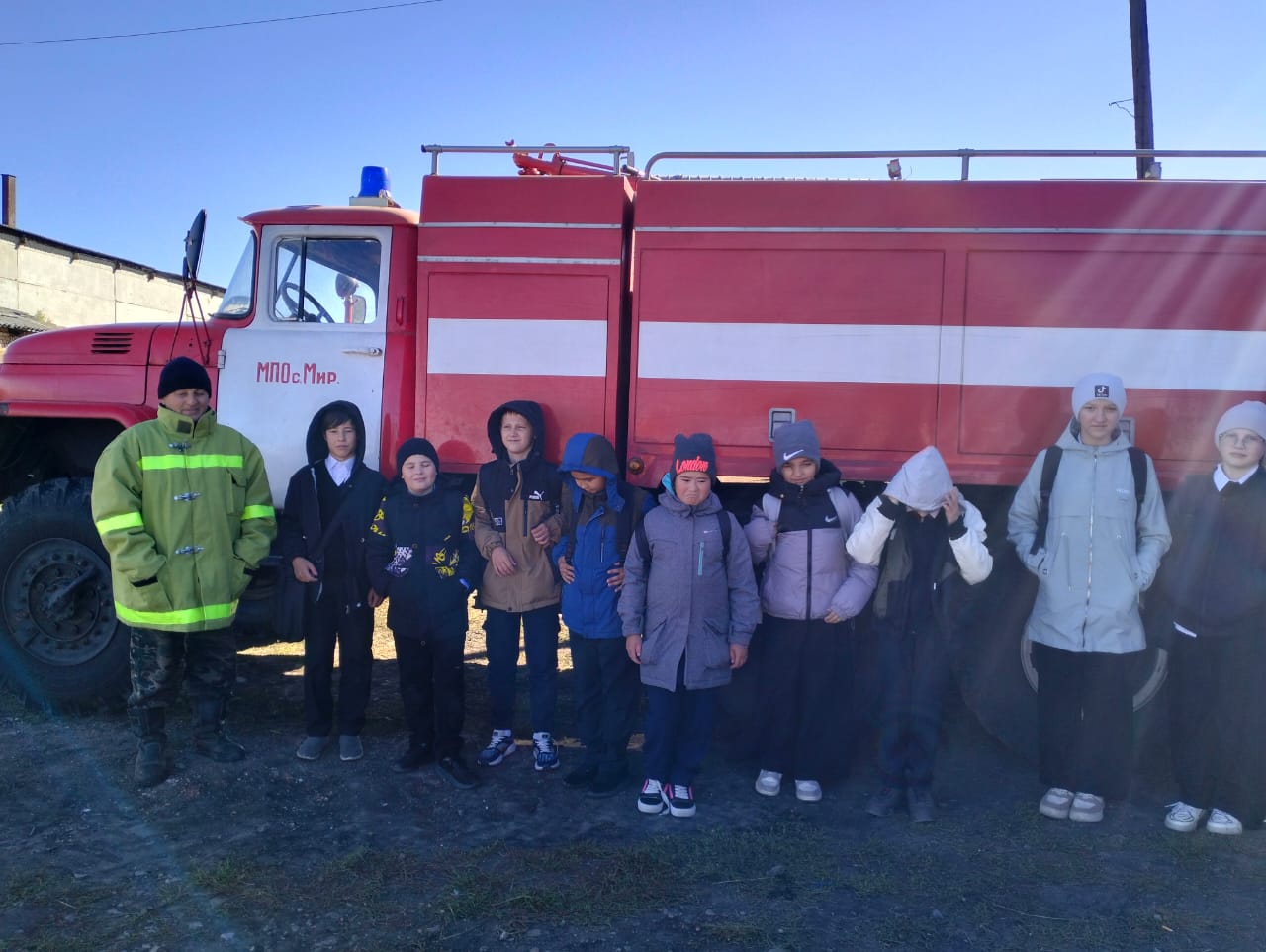 Экскурсия в пожарную часть села Мир..