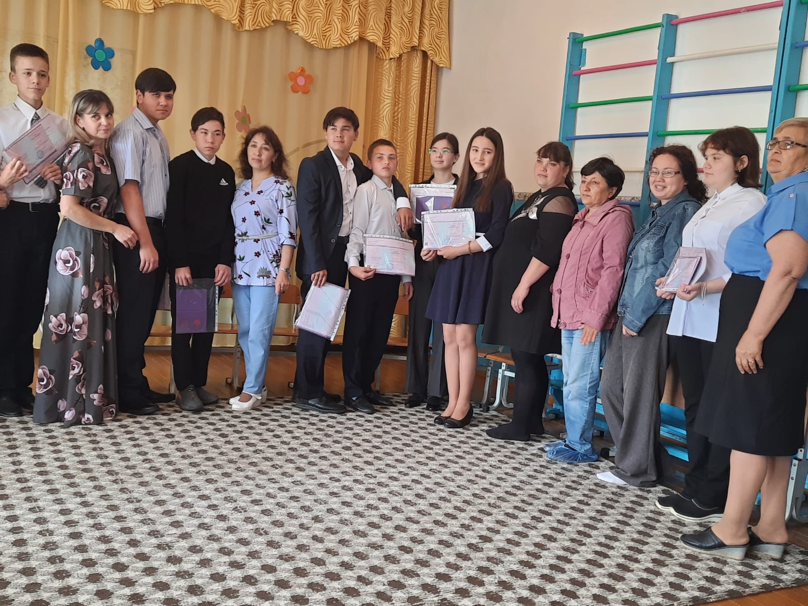 Вручение аттестатов выпускникам 9 класса.
