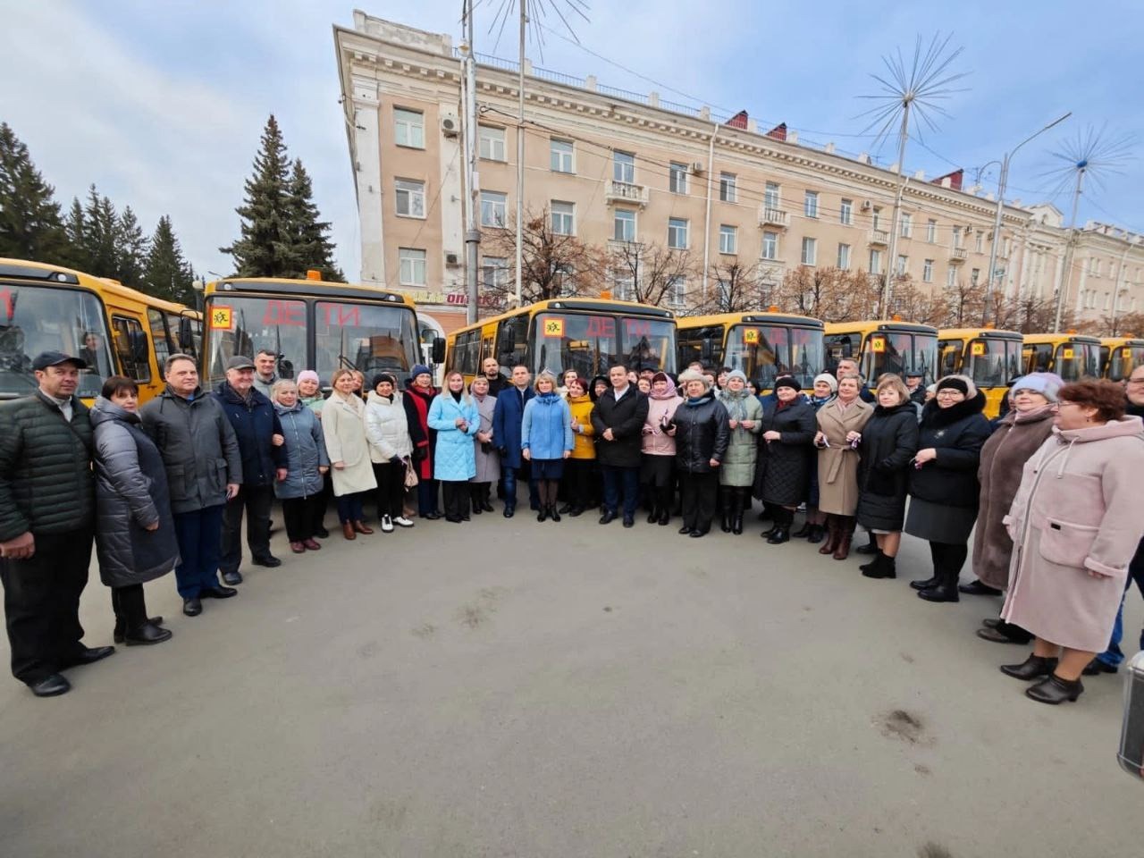 Новый автобус школе..