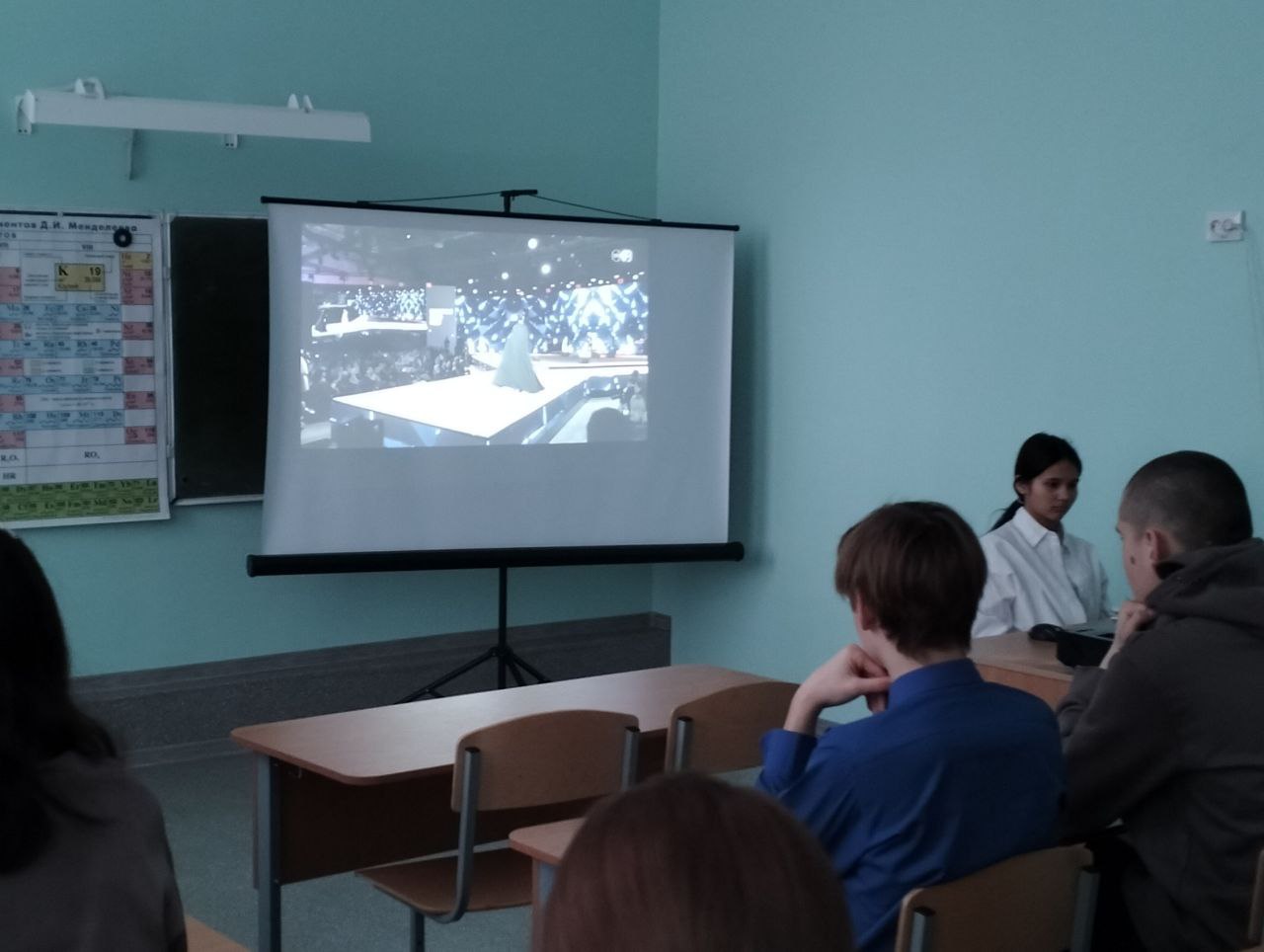 Профориентационное занятие курса «Россия — мои горизонты» на тему «Россия индустриальная: легкая промышленность»..