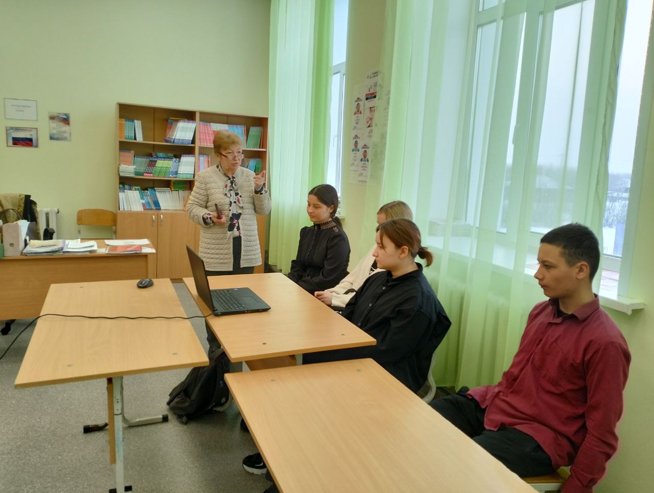 Профориентационное занятие курса «Россия — мои горизонты» на тему «Индустриальная среда: инженер-технолог».