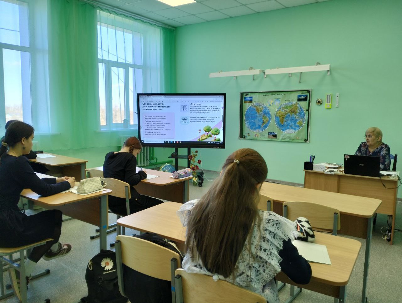 Профориентационное занятие курса «Россия — мои горизонты» на тему «Россия креативная» и «Россия социальная»..