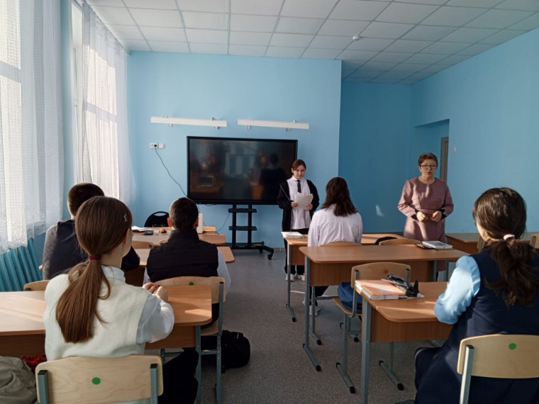 Внеурочное занятие «Разговоров о важном» на тему «Крым и Севастополь: 10 лет в родной гавани»..
